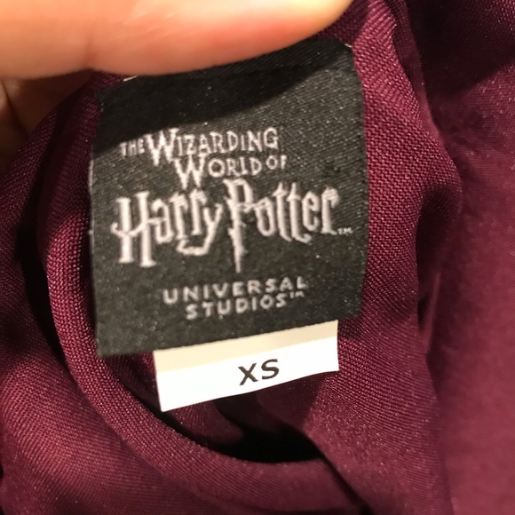 Universal Studios Harry Potter Gryffindor Robes - Picture 6 of 9